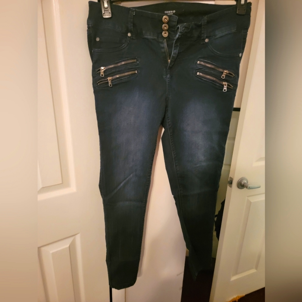 Torrid dark skinny jeans size 14R